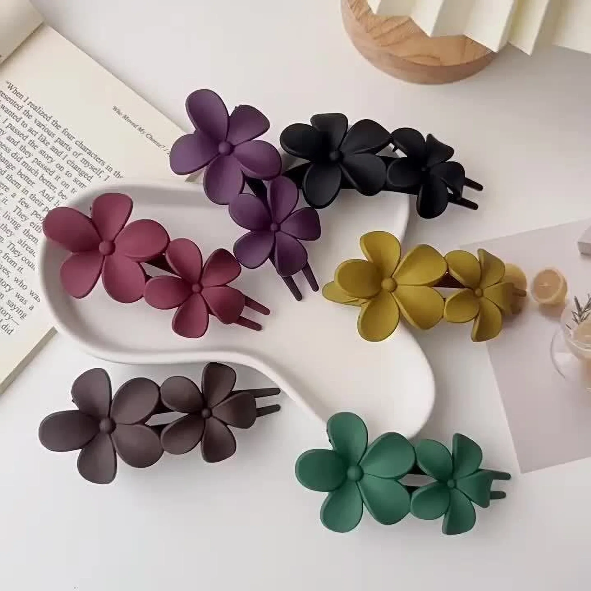 Chic Matte Hair Clip - Image 2