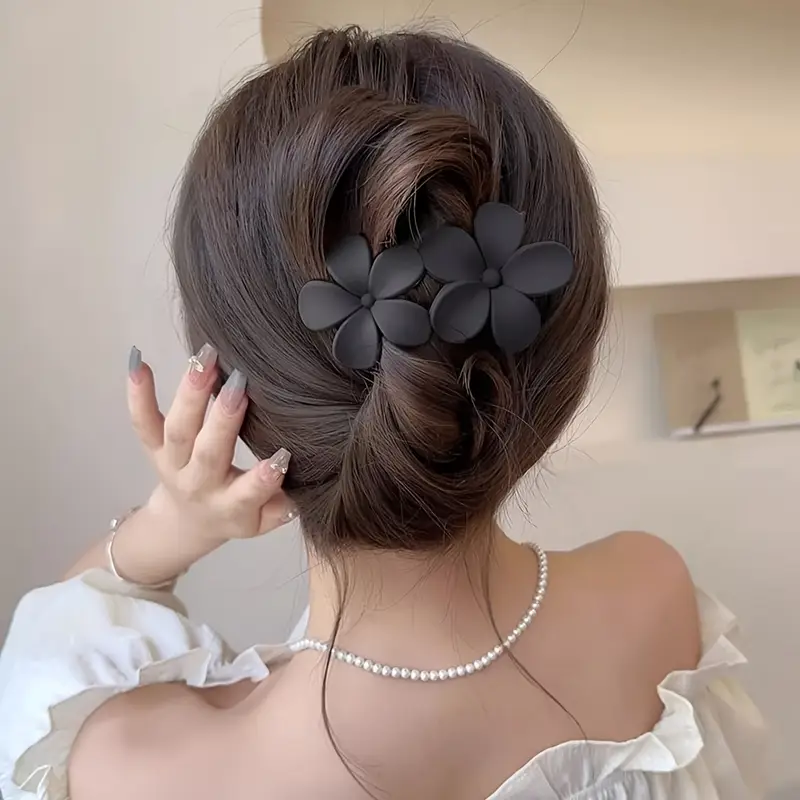Chic Matte Hair Clip - Image 5