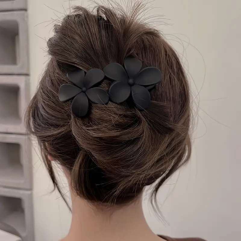 Chic Matte Hair Clip - Image 7