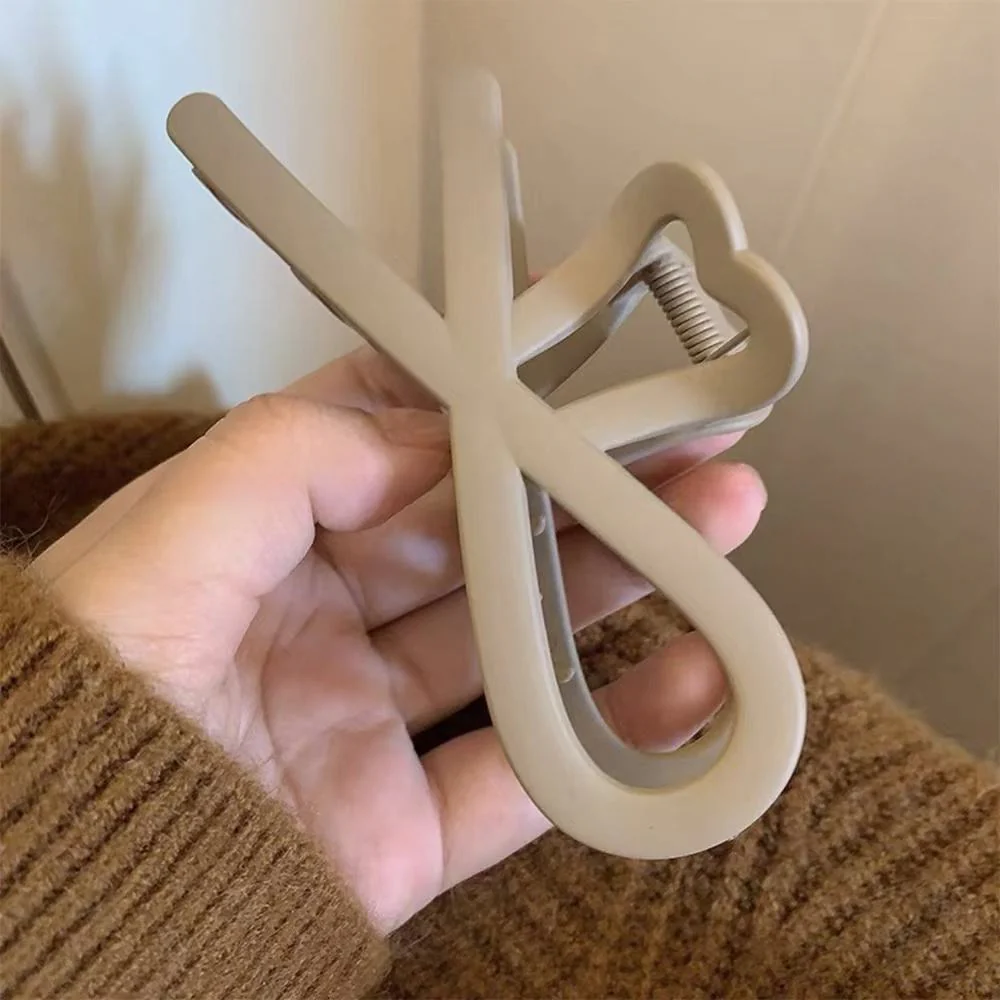 Chic HeartBow Clip - Image 3