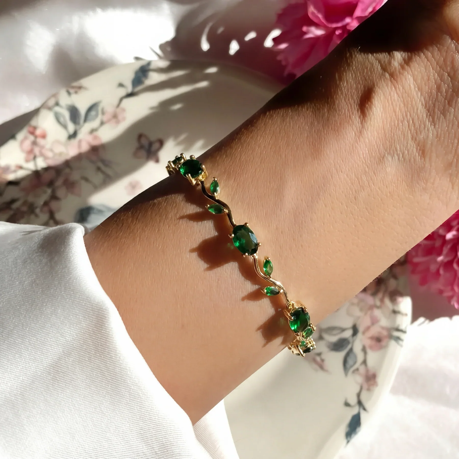 Majestic Tulip Bracelet (with box) - Image 4