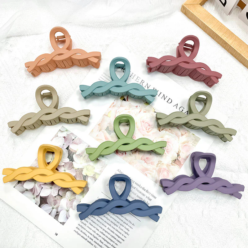 Large Twisted Grace Claw Clip - Image 5